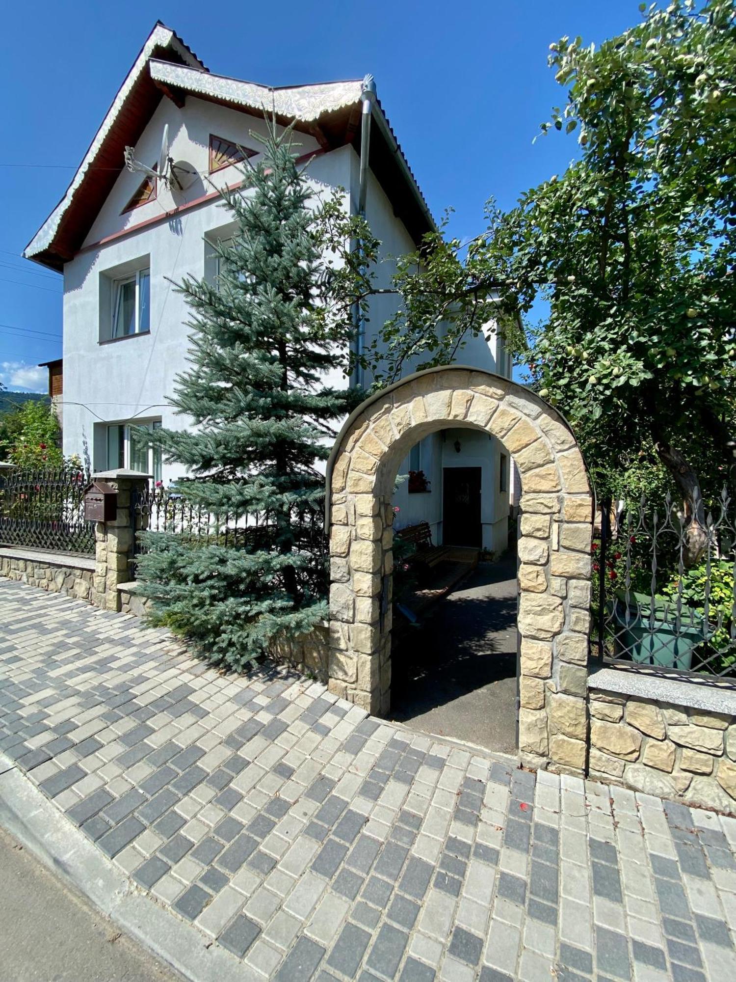 Zyma_Lito Guest House Γιαρέμτσε Εξωτερικό φωτογραφία